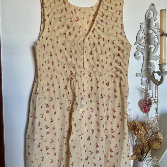 Ditsy Floral  Sleeveless smock dress - Picture 3 of 3